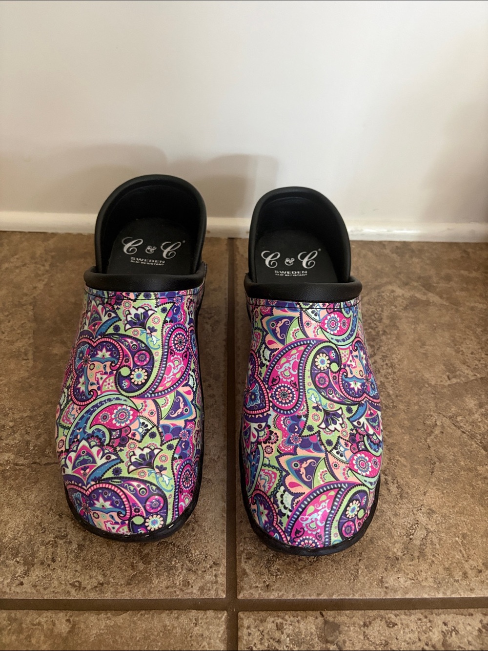 Women’s Paisley Slip-On Nursing Clogs in Pink & Purple